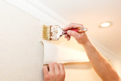 Pose de papier peint au Poët-en-Percip — revêtements muraux et toiles de verre